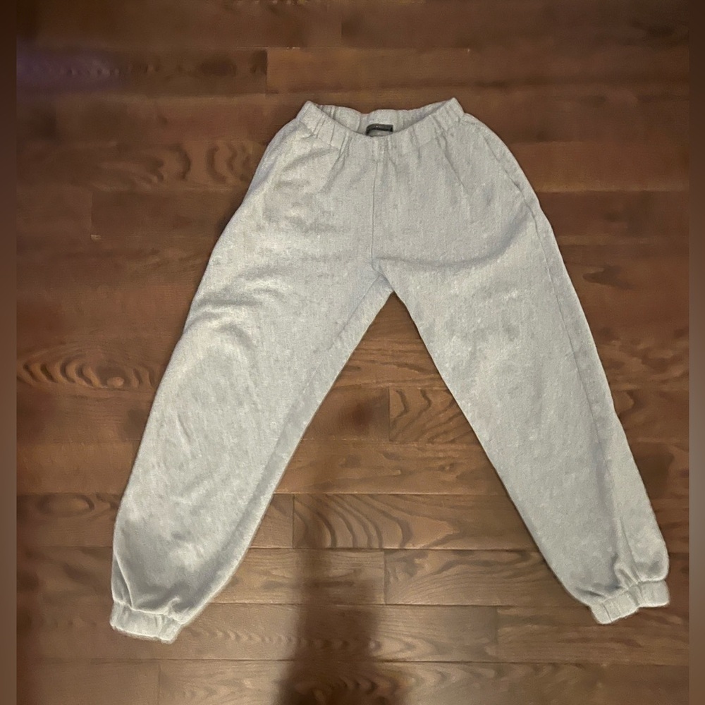 NEW BRANDY MELVILLE SWEATPANTS- LIGHT GRAY